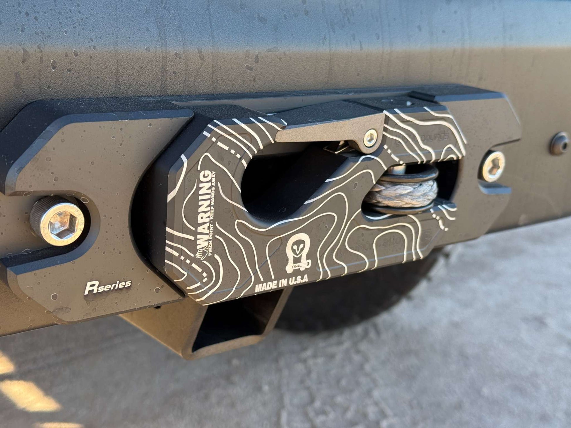 Owl Special Edition Mojab Indexing Fairlead and Hook mounted on vehicle bumper with black topographic design