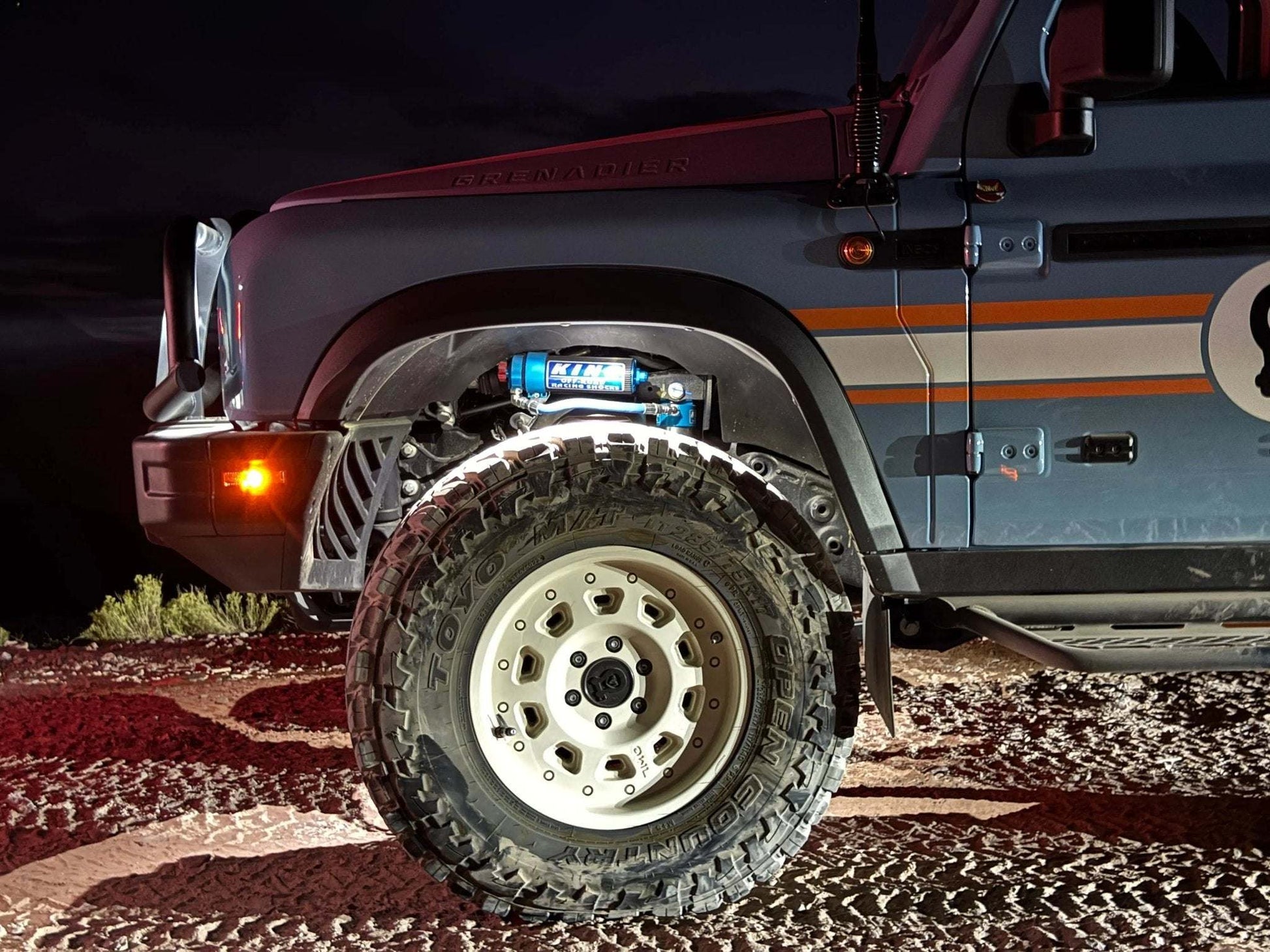 Grenadier Shocks : King 2.5" Adjustable Reservoir - Owl Outdoor