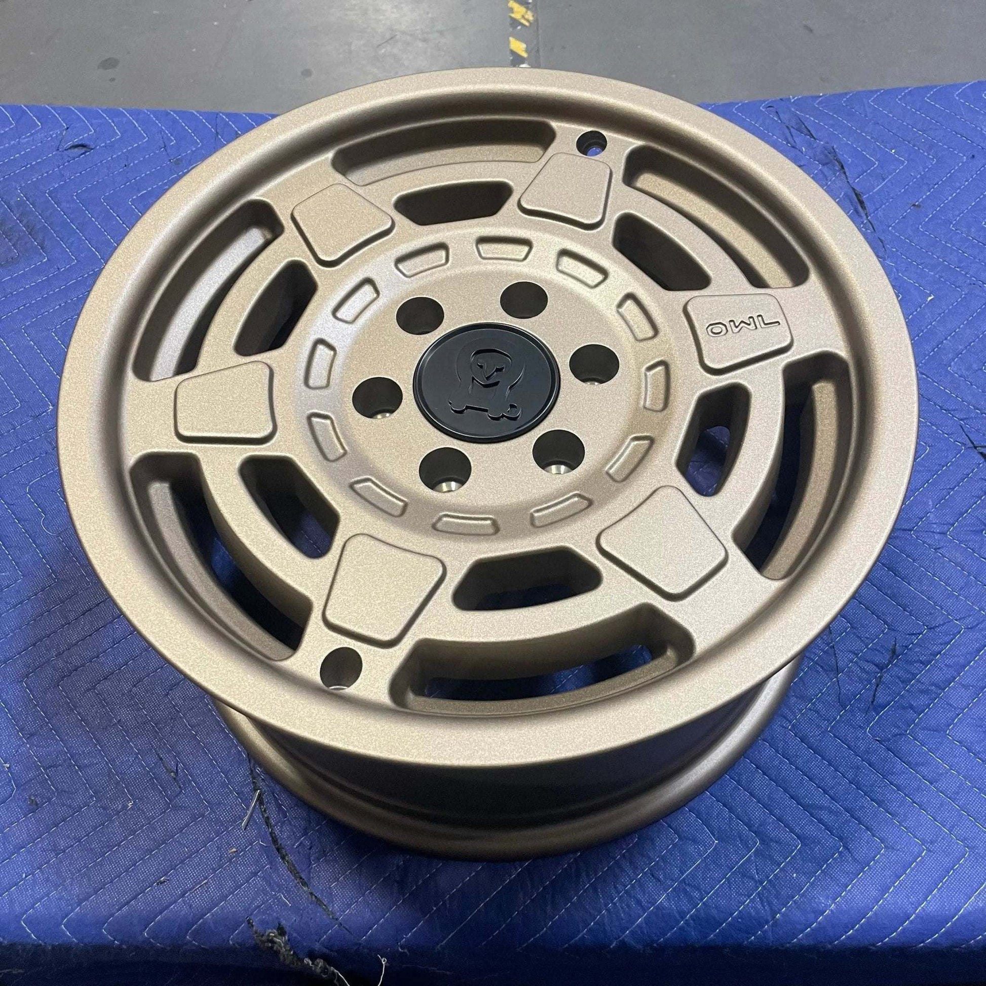 Bronze Owl Mojo Sprinter wheel with minor scuffs, 17" size, 6x130mm bolt pattern, durable aluminum design.