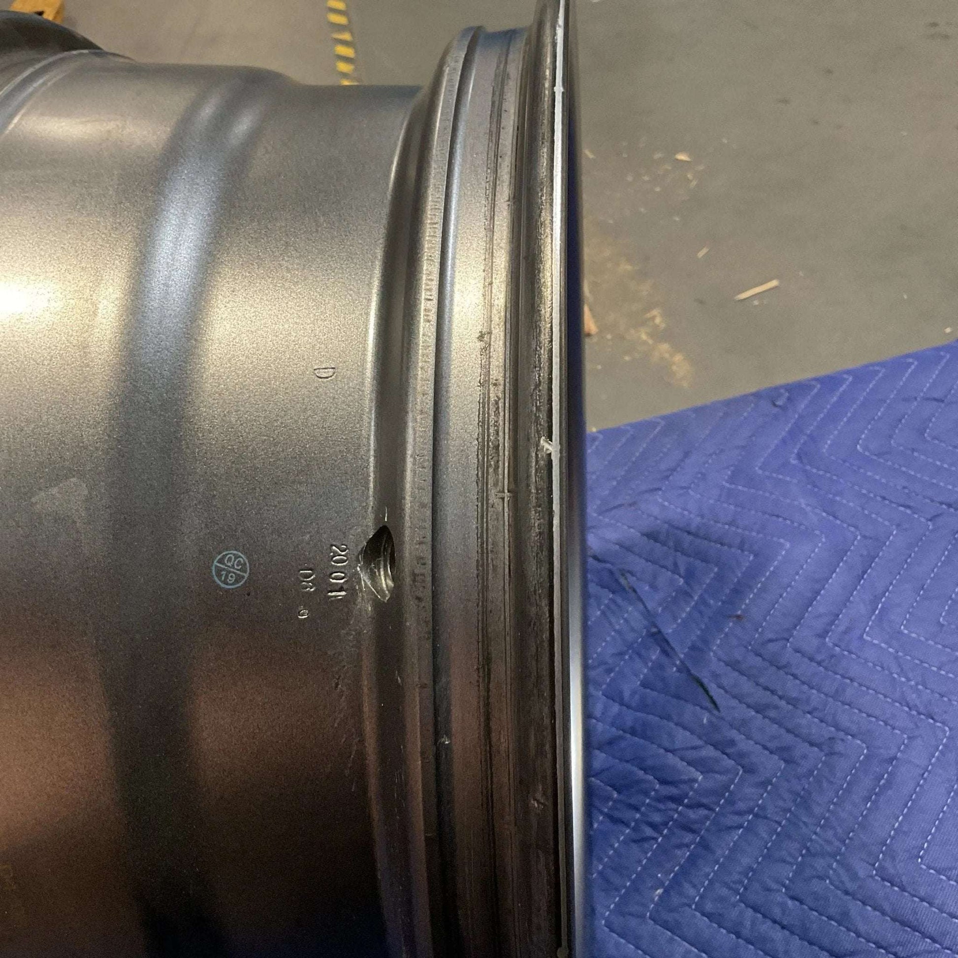 Graphite grey Owl Talon Sprinter wheel with minor scuffs, open box.