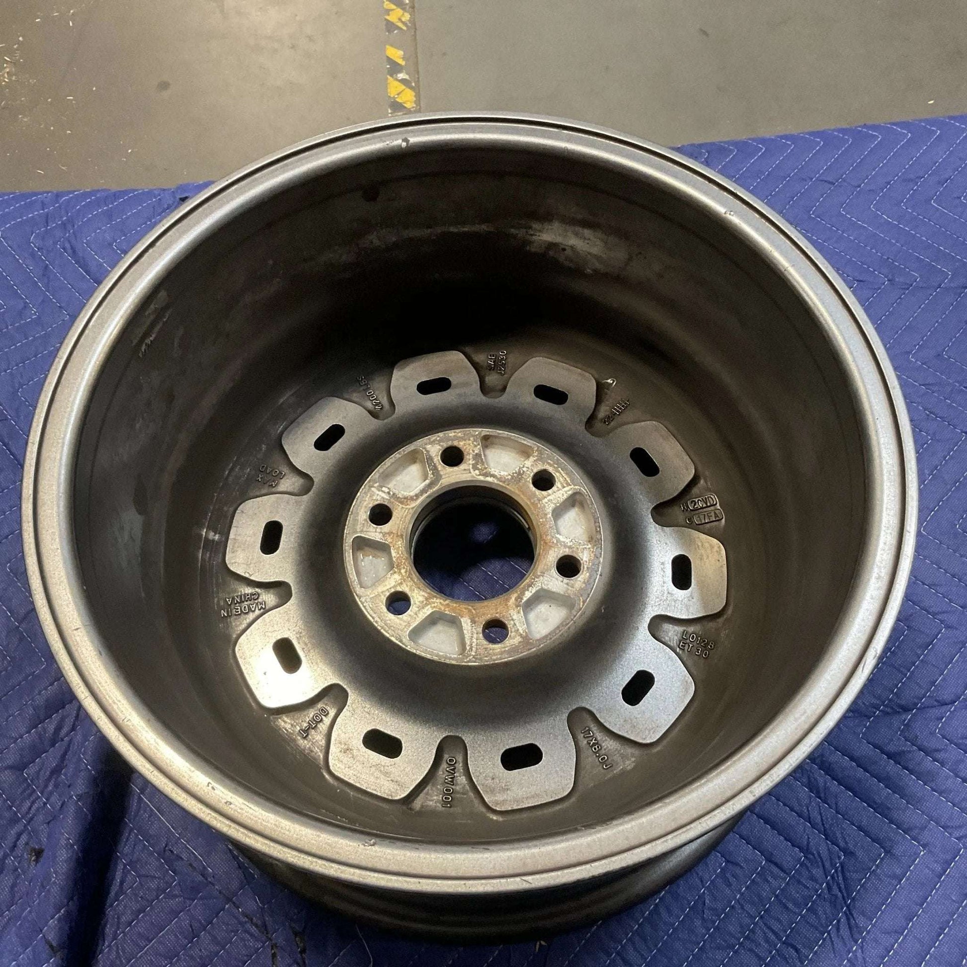 Graphite grey Owl Talon Sprinter wheel with minor scuffs, open box.