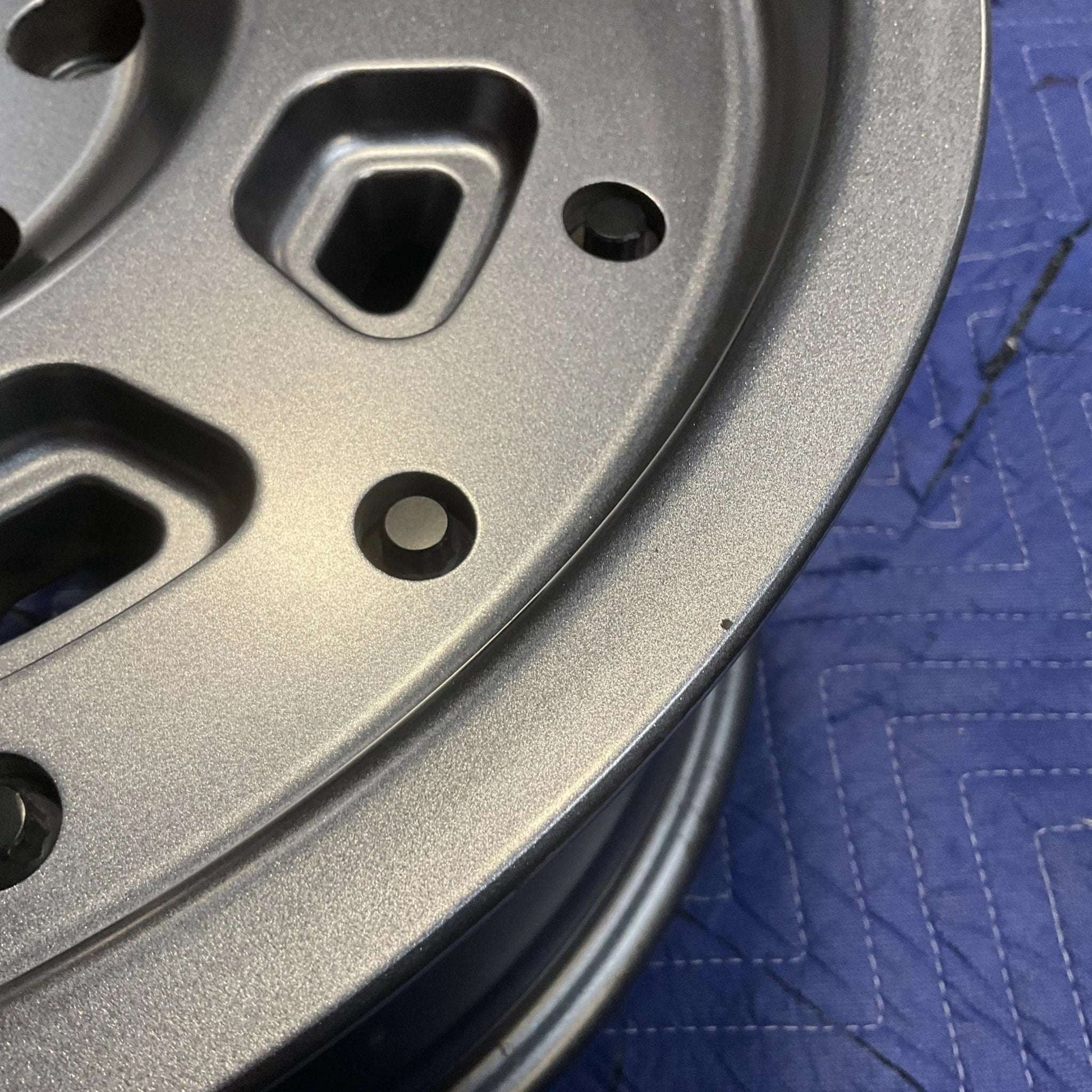 Graphite grey Owl Talon Sprinter wheel with minor scuffs, perfect working condition.