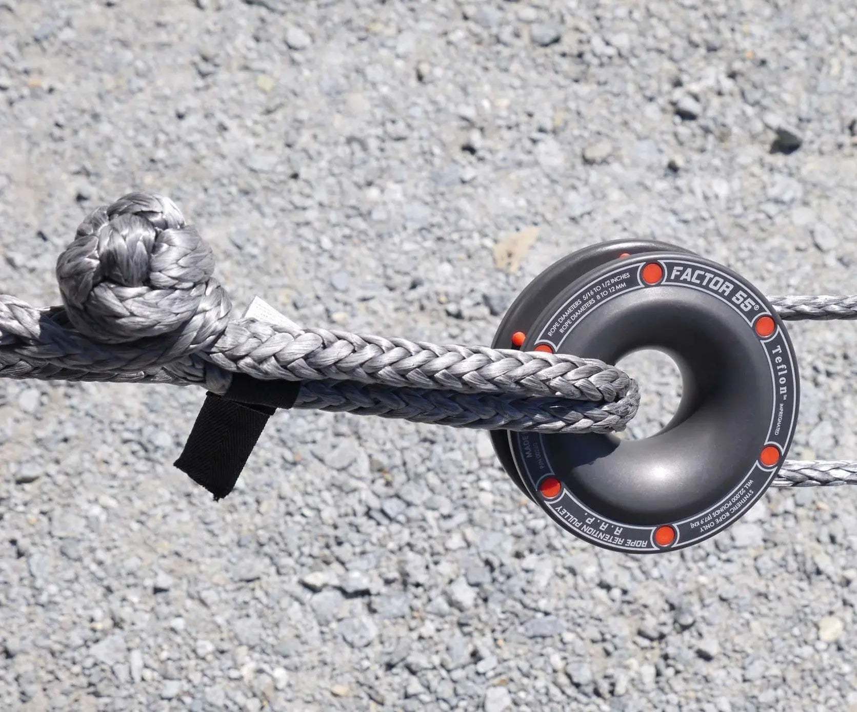 Rope Retention Pulley with Soft Shackle for Vehicle Recovery