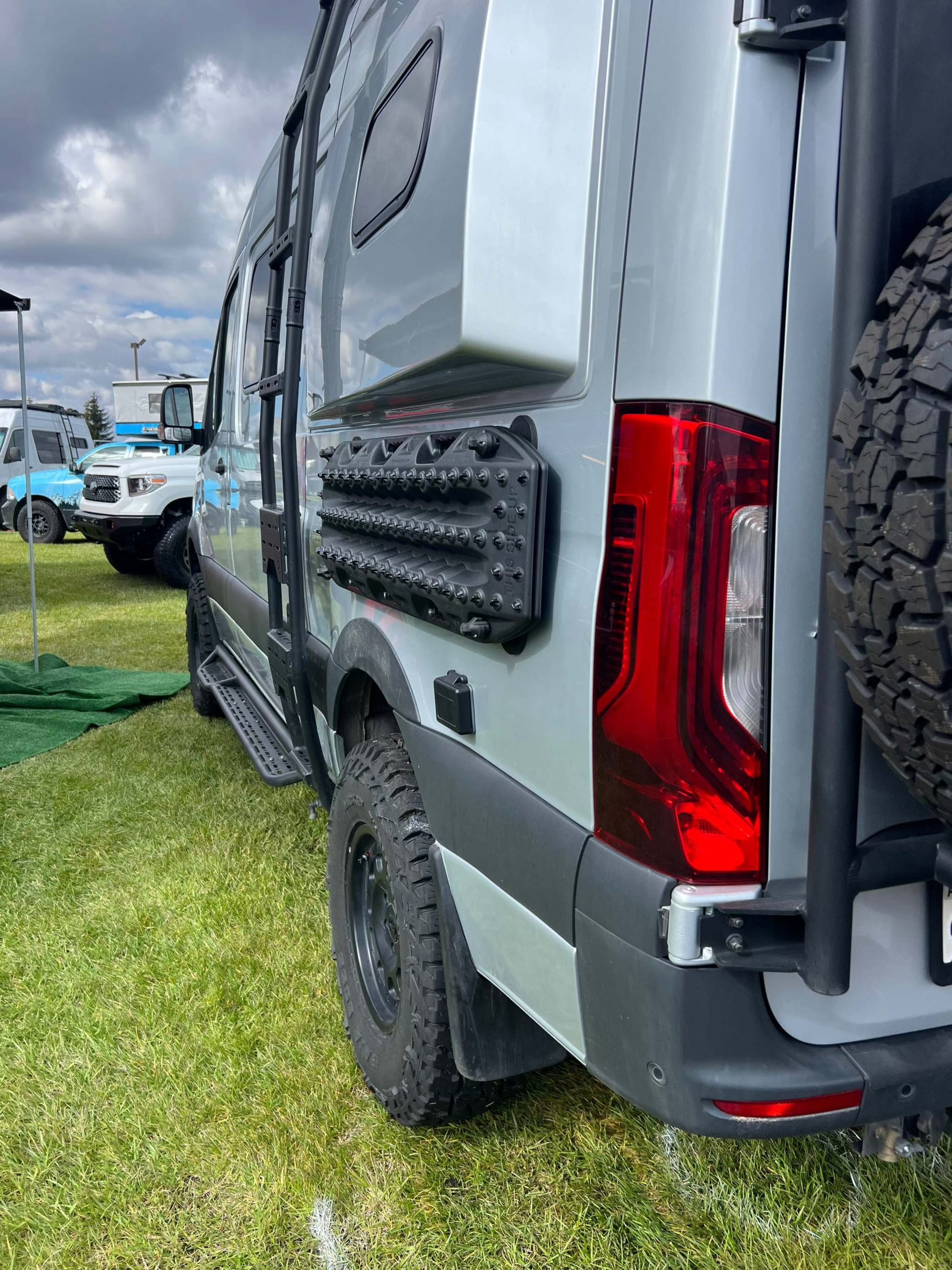 Tactic Vans Magnetic Traction Board Mount