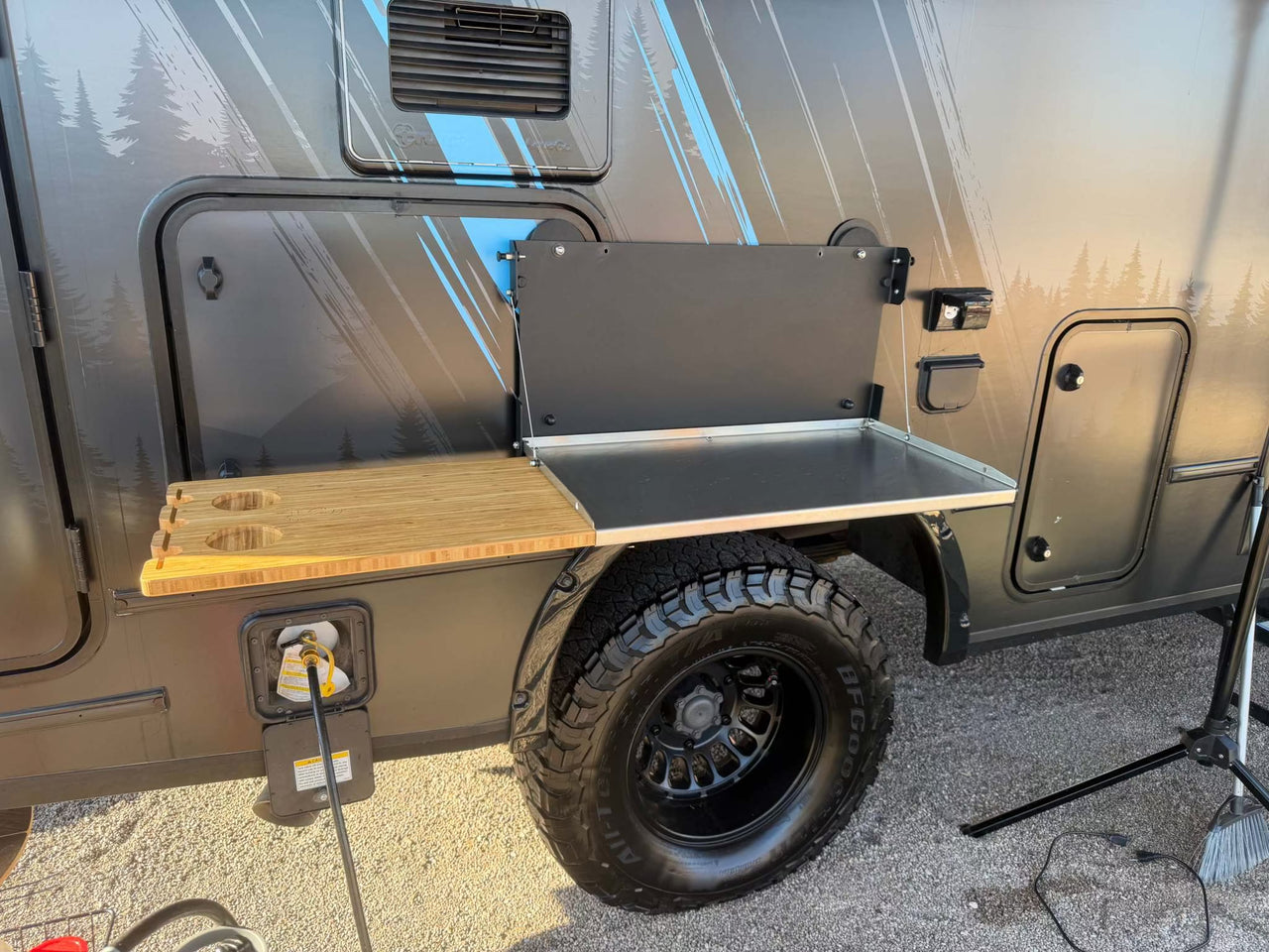 Magnetic Mounting Plates: Starlink / Trail Trash / Trax Table – view 3