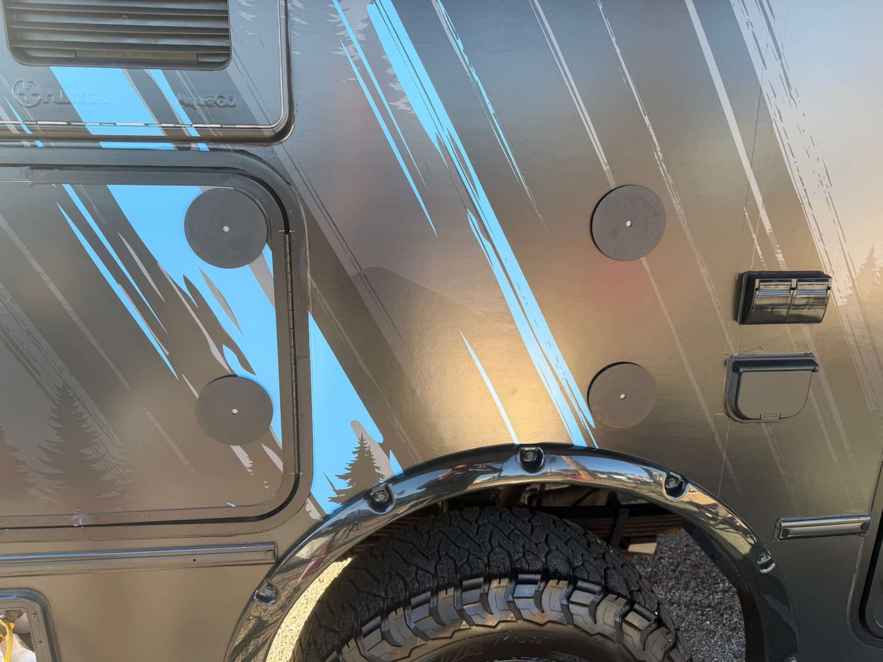 Magnetic Mounting Plates: Starlink / Trail Trash / Trax Table – view 2