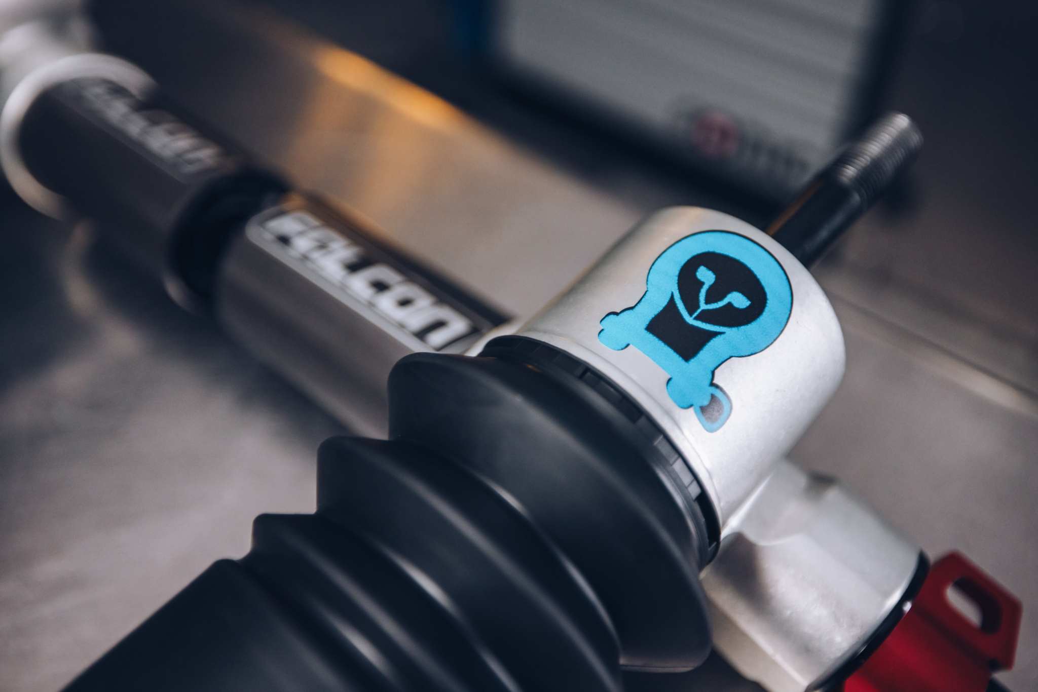 Arrow Pro Series adjustable Sprinter strut for 2015+ AWD and 4x4 vans with rebound tuning.