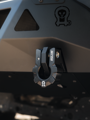 Black 9-ton aluminum D-shackle set with Owl logo for off-road recovery