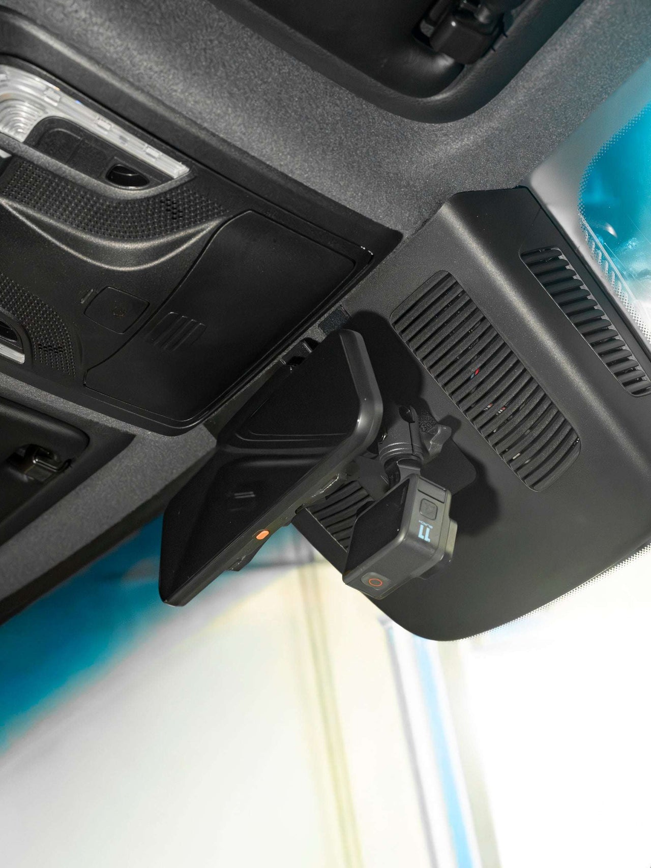 Offset Wolfbox Mounting Arm for Sprinter – view 10