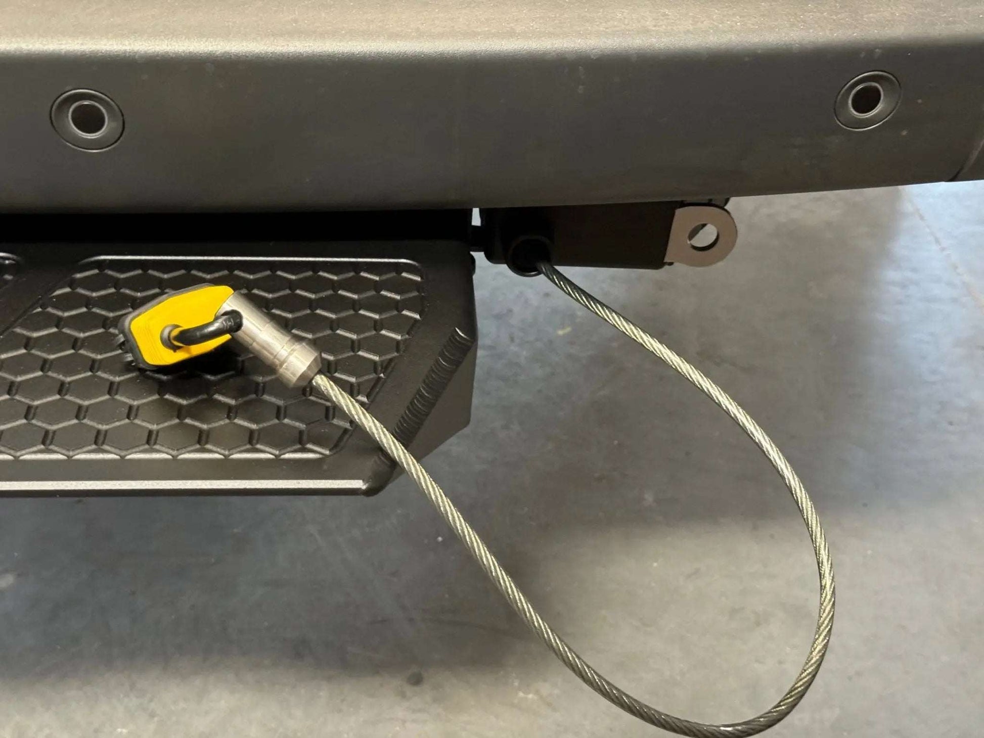 Retractable bike and gear lock for Sprinter with durable cable design.