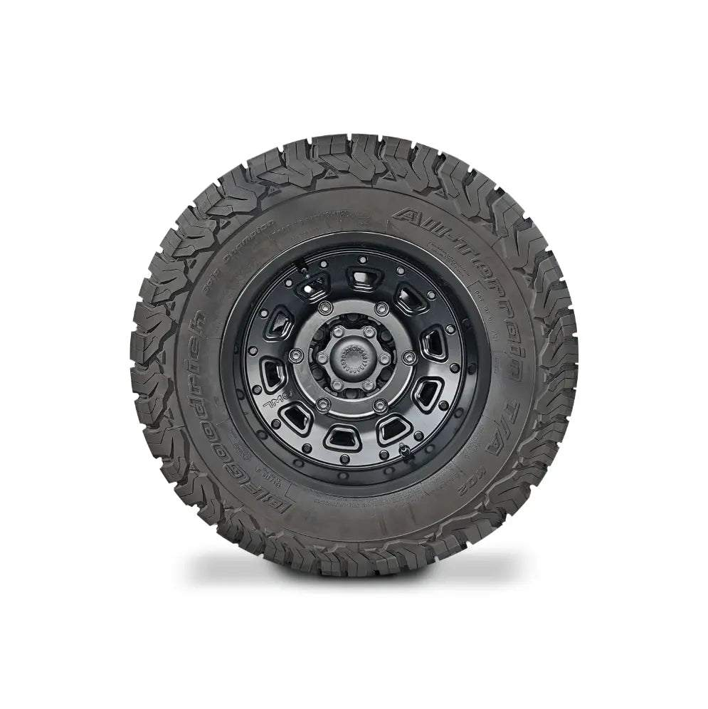 Talon Super Single off-road wheel set for Sprinter with durable all-terrain tire and black alloy rim