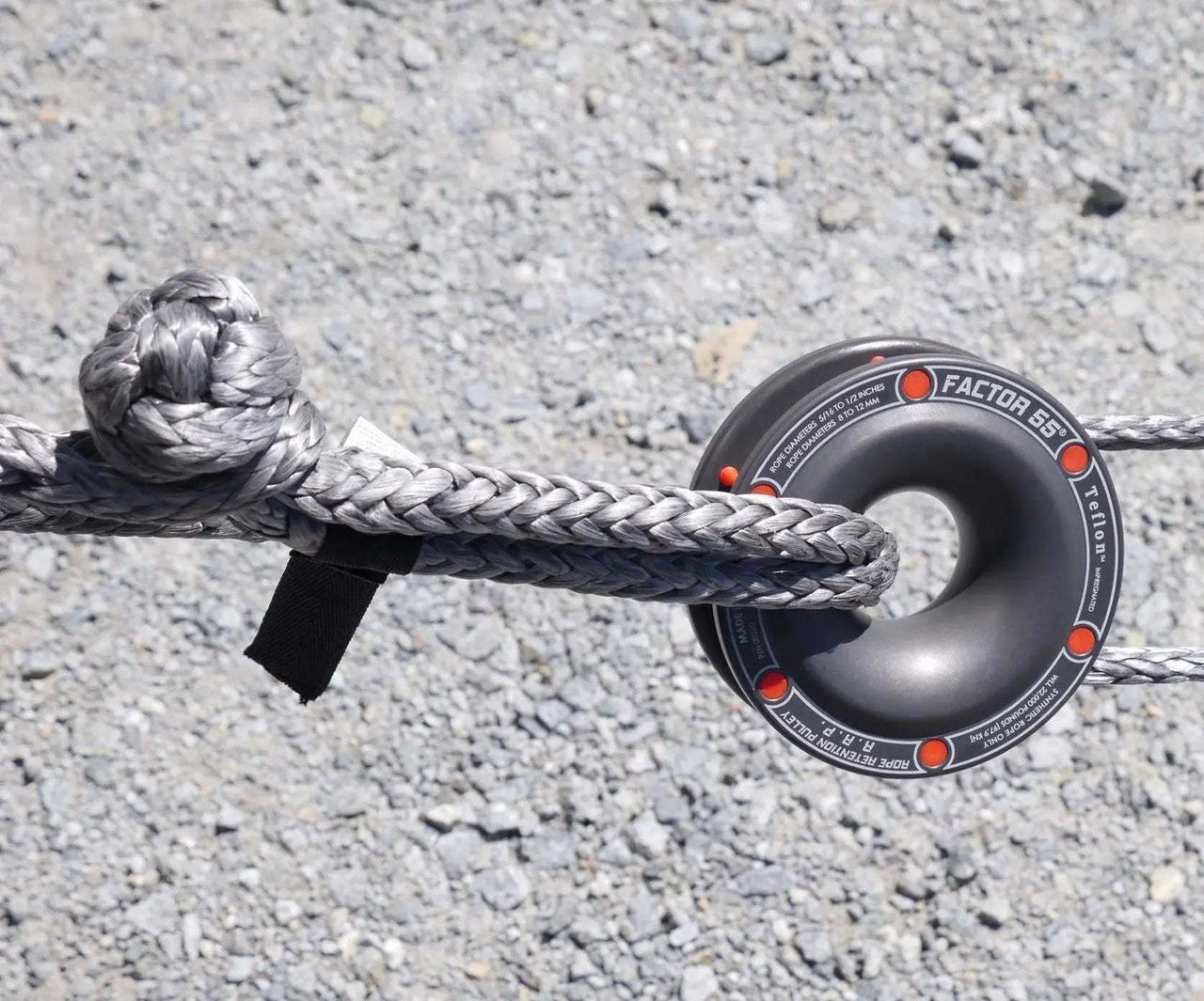 Rope Retention Pulley with Soft Shackle for Vehicle Recovery