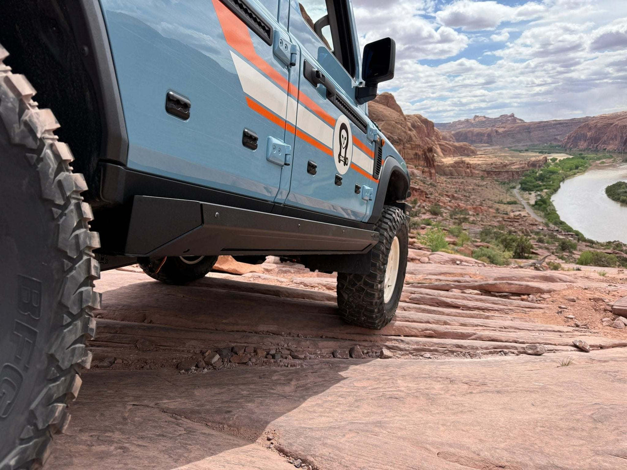 Rock Slide Engineering Grenadier Side Steps : Power Retractable Rock Slider+ - Owl Outdoor