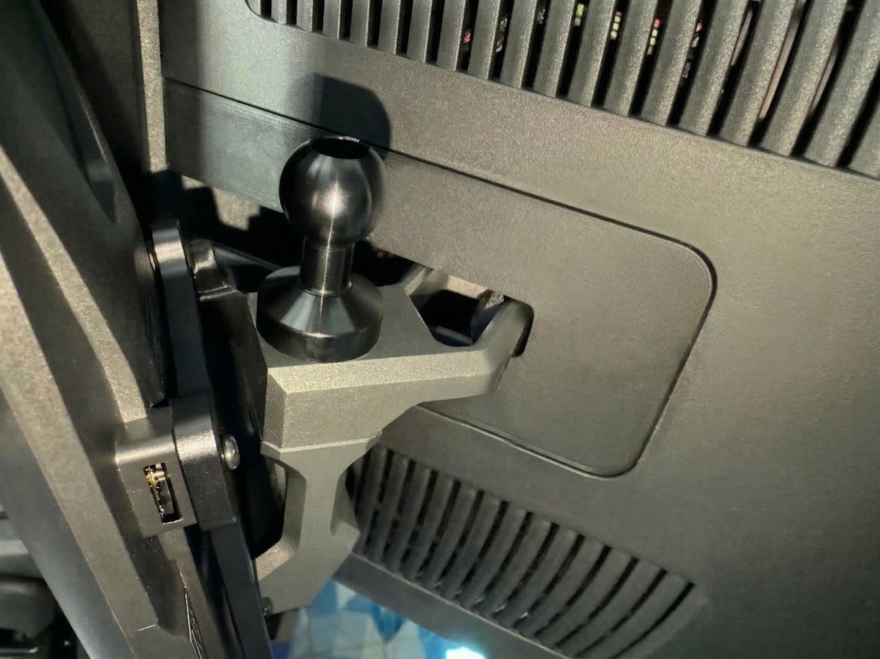 Offset Wolfbox Mounting Arm for Sprinter – view 8